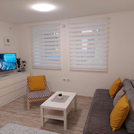 Street Apartment Subotica Exterior photo