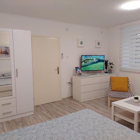 Street Apartment Subotica Exterior photo